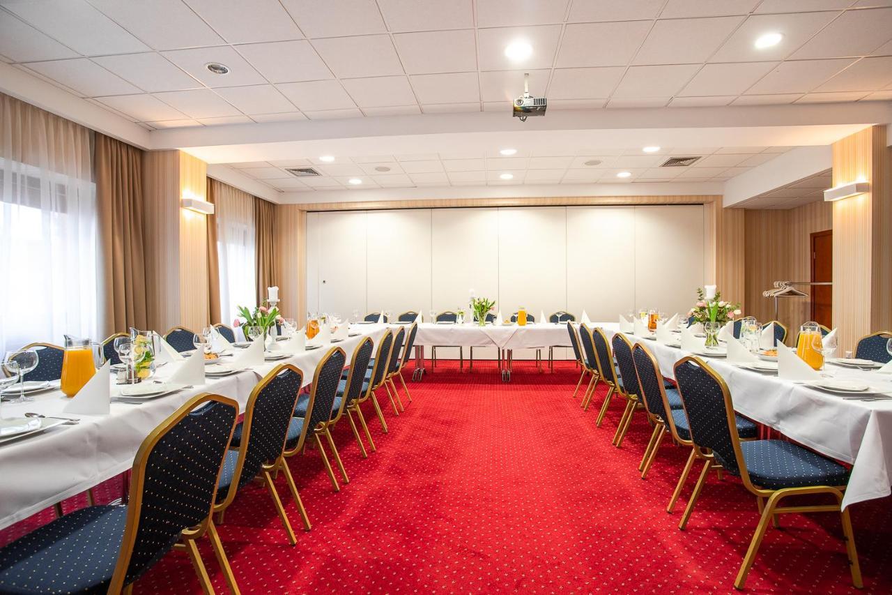 Business Hotel Vega Wrocław Kültér fotó