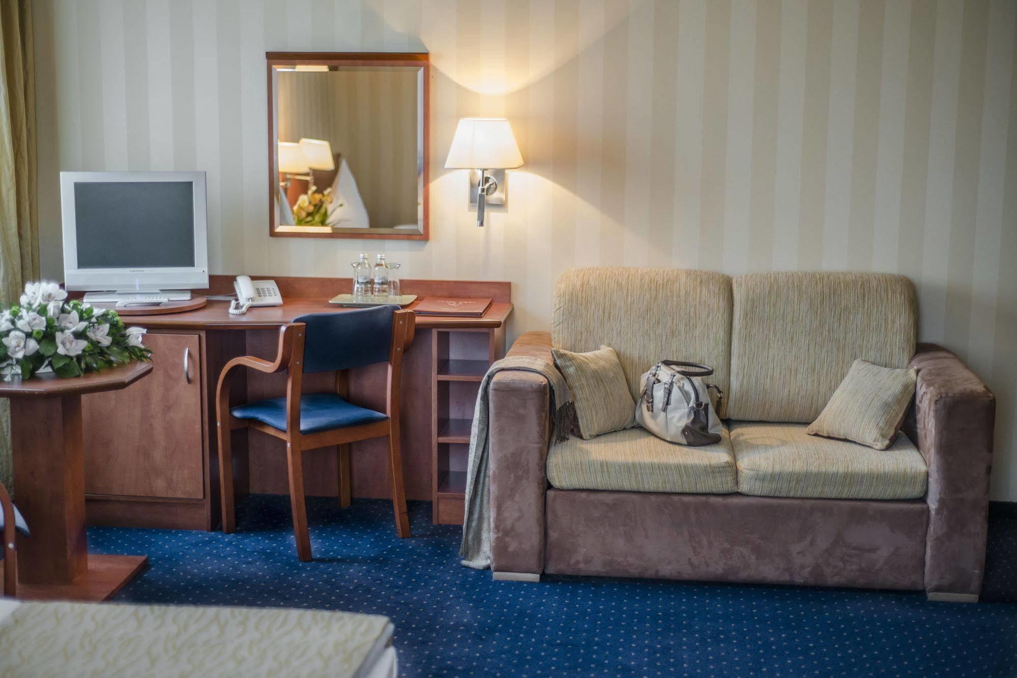 Business Hotel Vega Wrocław Kültér fotó