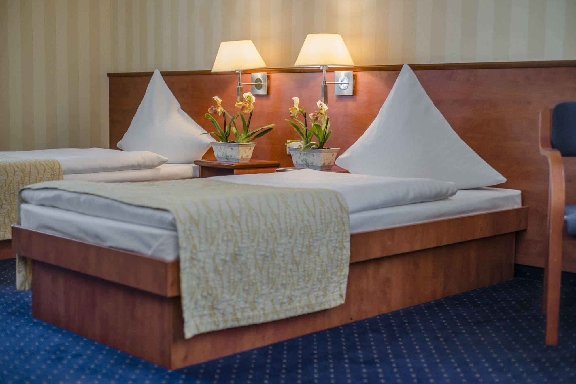 Business Hotel Vega Wrocław Kültér fotó
