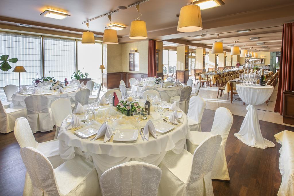 Business Hotel Vega Wrocław Kültér fotó
